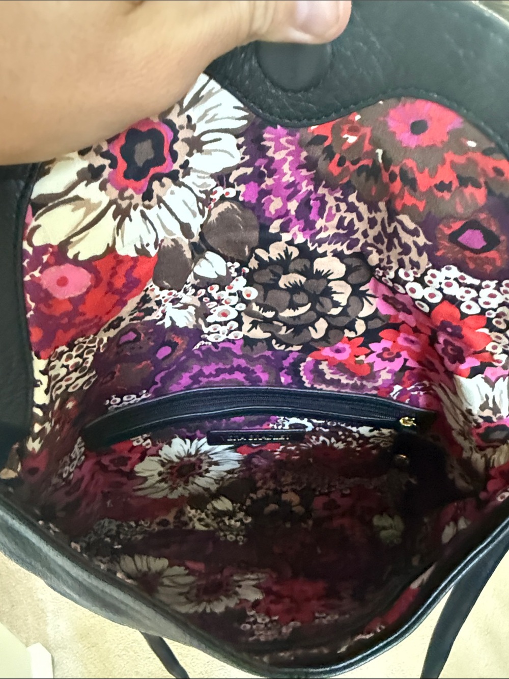 Vera Bradley Black Pebbled Leather Crossbody Shoulder Bag - Picture 3 of 3